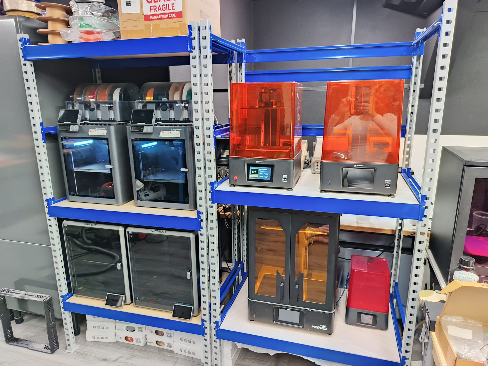 Several 3D printers side by side